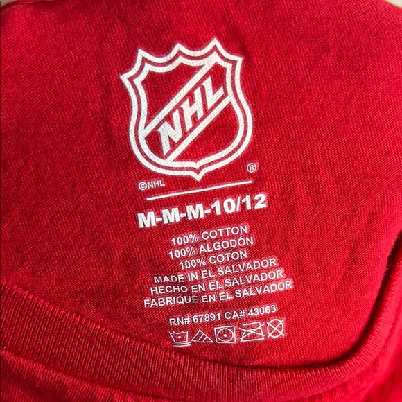 NHL Red Short Sleeve Tee with Capitals Logo - Picture 2 of 10